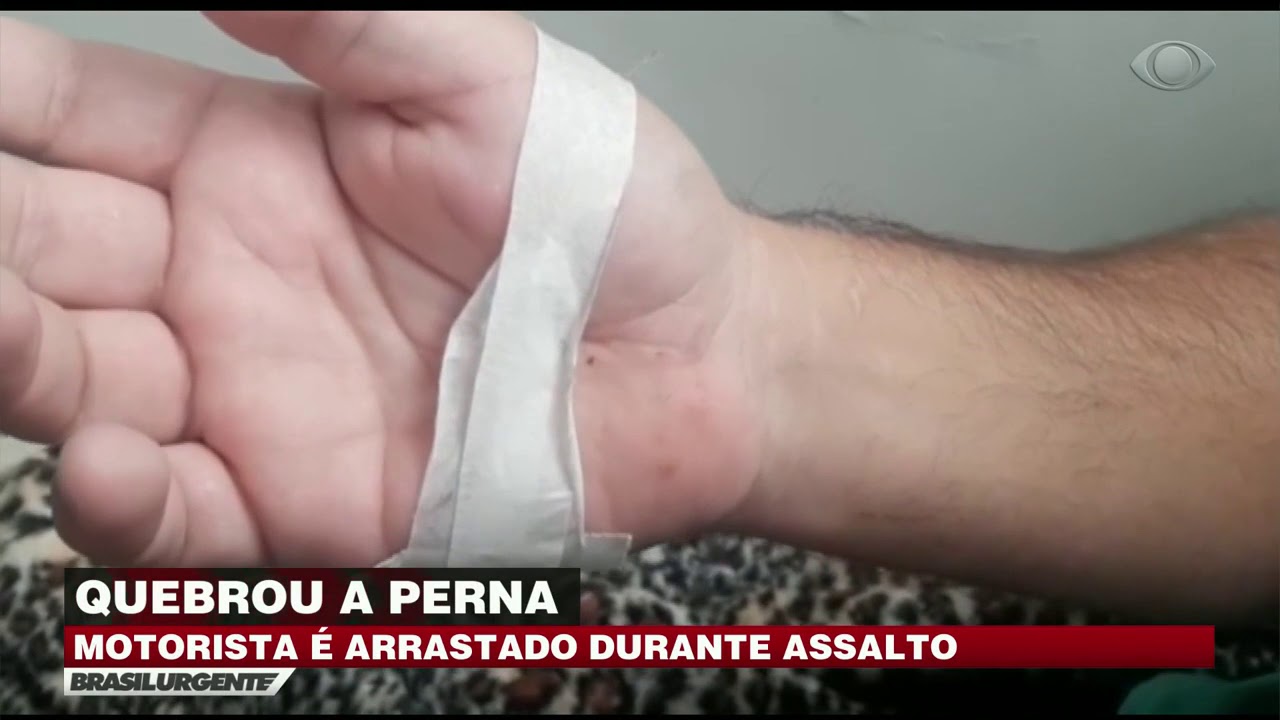 Motorista é arrastado durante assalto