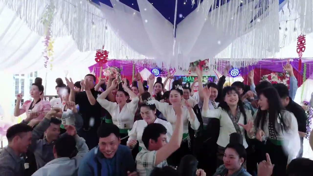 TRAI XINH GÁI ĐẸP NHẢY CỰC BỐC TẠI LỄ THÀNH HÔN VÌ THIÊM -LƯỜNG MAI TẠI BẢN NA TEN MƯỜNG LUÂN