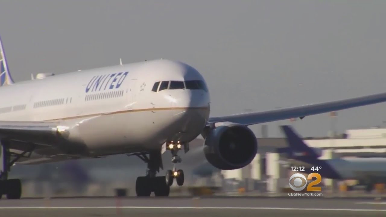 United Airlines Dress Code Dispute