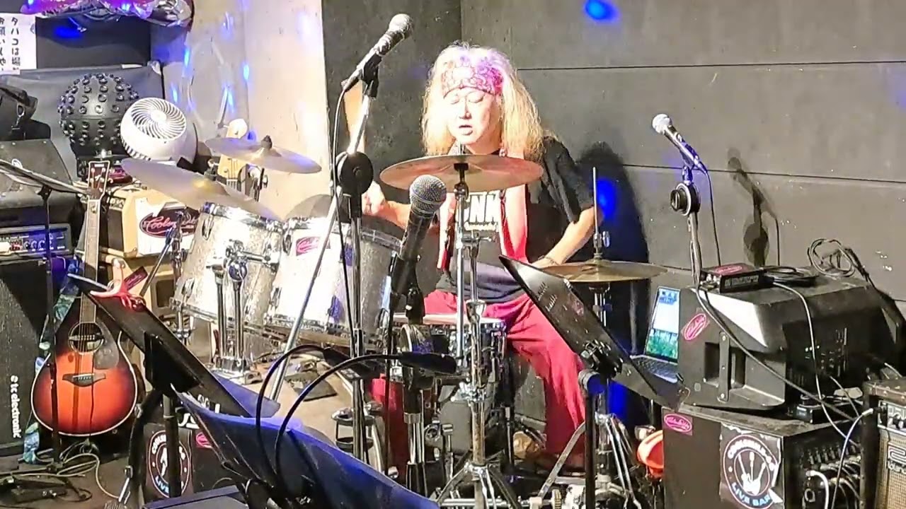 00b ファンキー末吉・ひとりドラム(びっくりミルク)