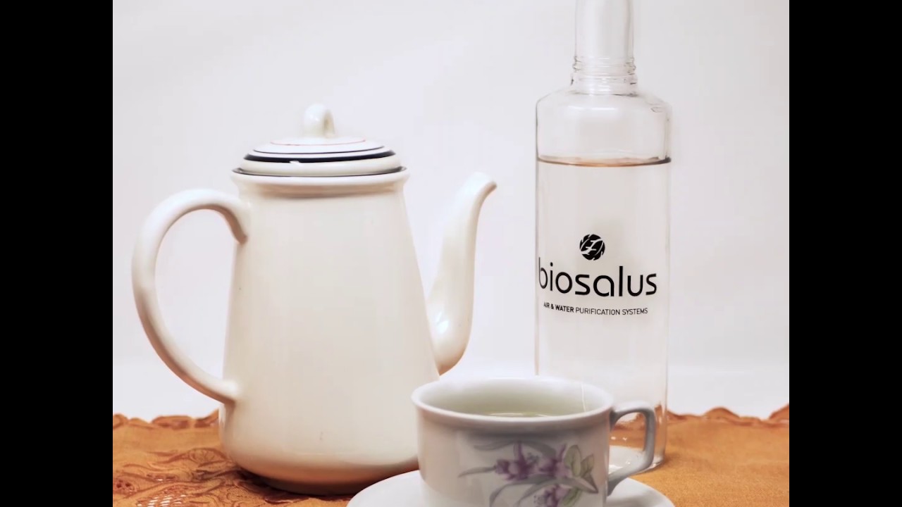 Depuratore d'acqua ad osmosi inversa. Tisana con acqua purificata