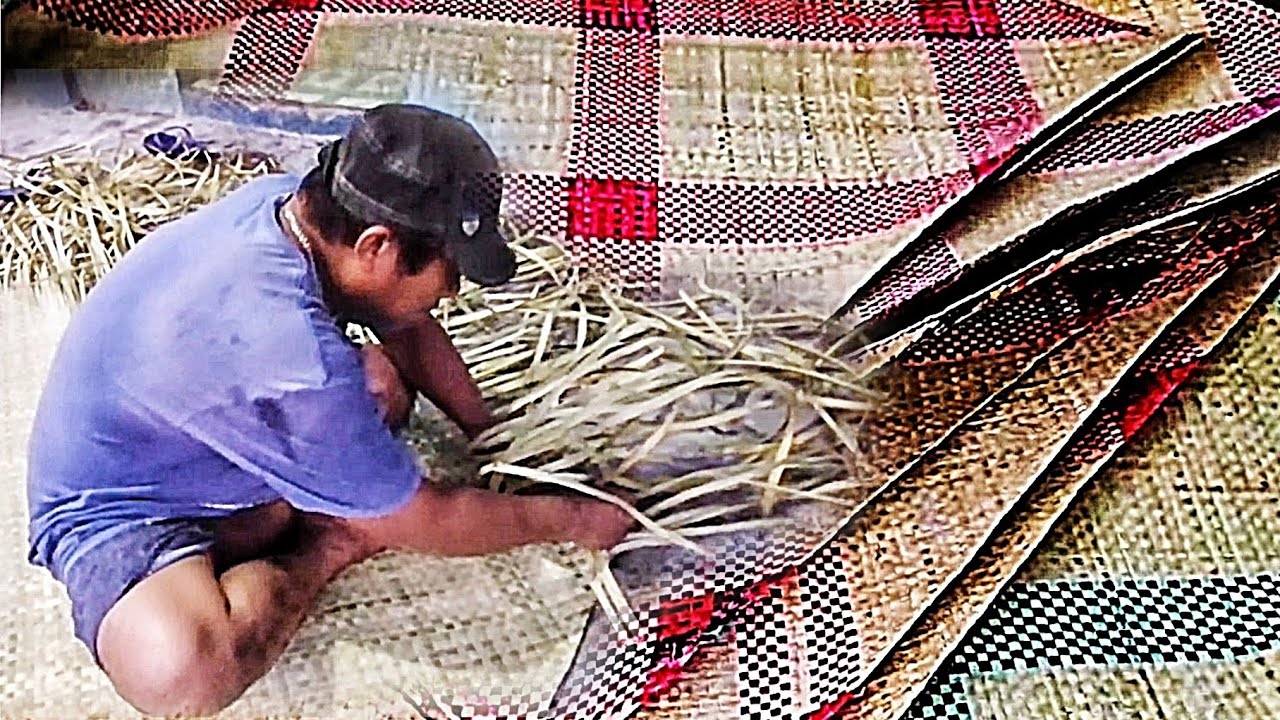 Making Mat ( Banig )  How to Make  Philippine Mat // Paano Ginagawa Ang Banig ( karagomoy leaves )
