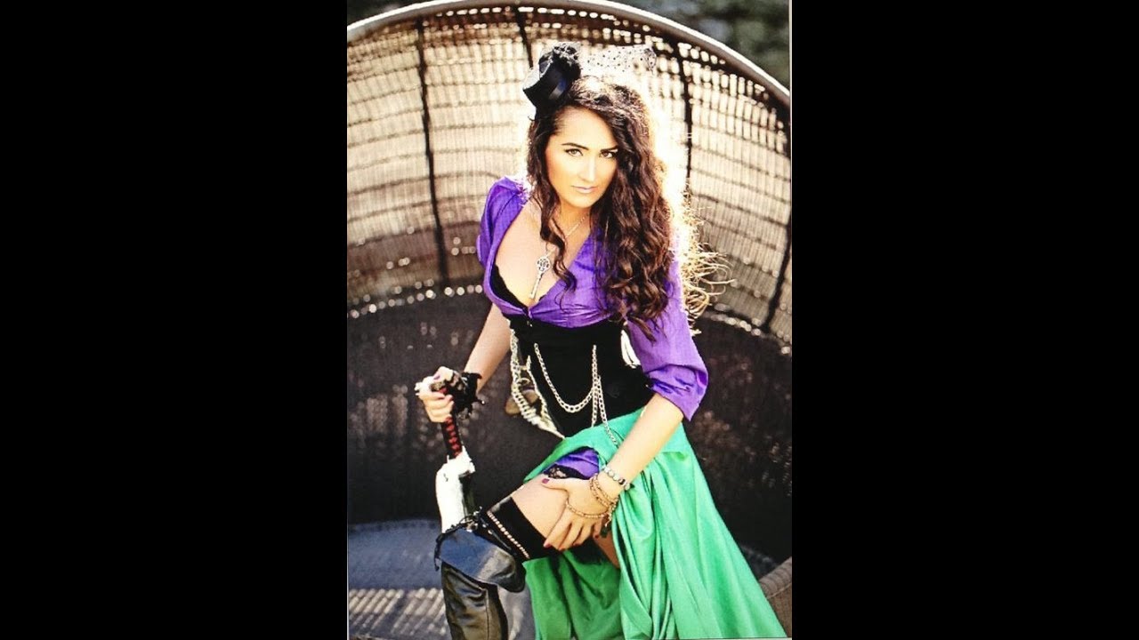 Merve &Ccedil;aloğlu LovePlugged Project (Yine Yeni Yeniden)