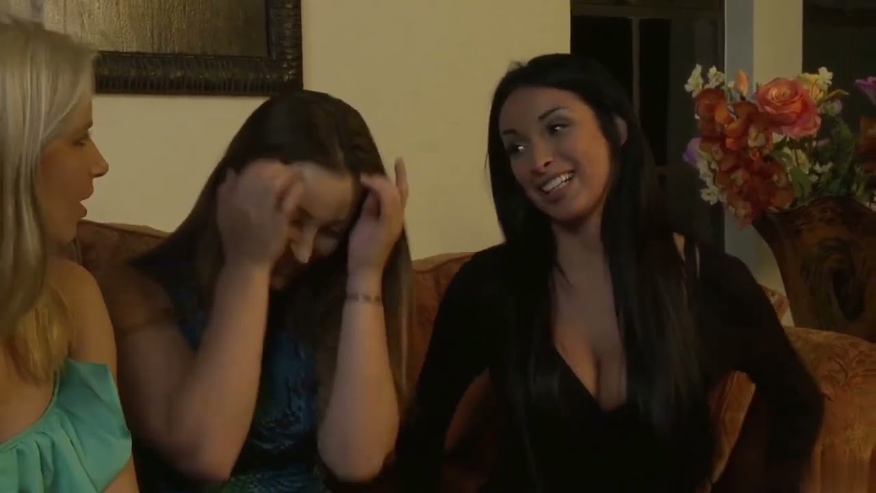 Lesbian Kissing 345