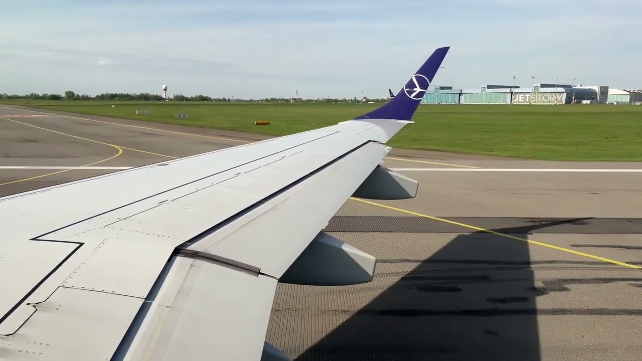 LOT E195 takeoff Warsaw