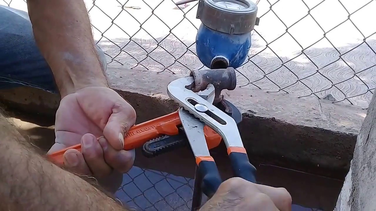 Como hacer una reparación en la alimentación principal (medidor)...
