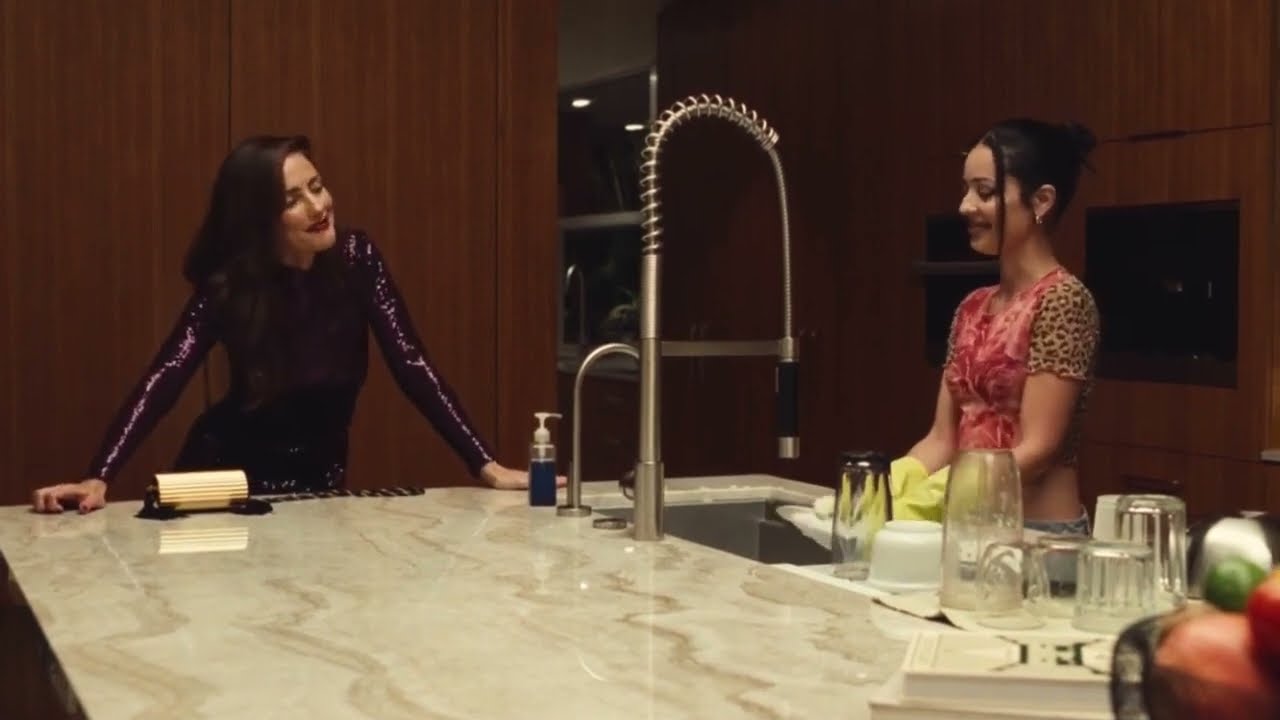 Maddy & Theo's mom | Euphoria 2x02