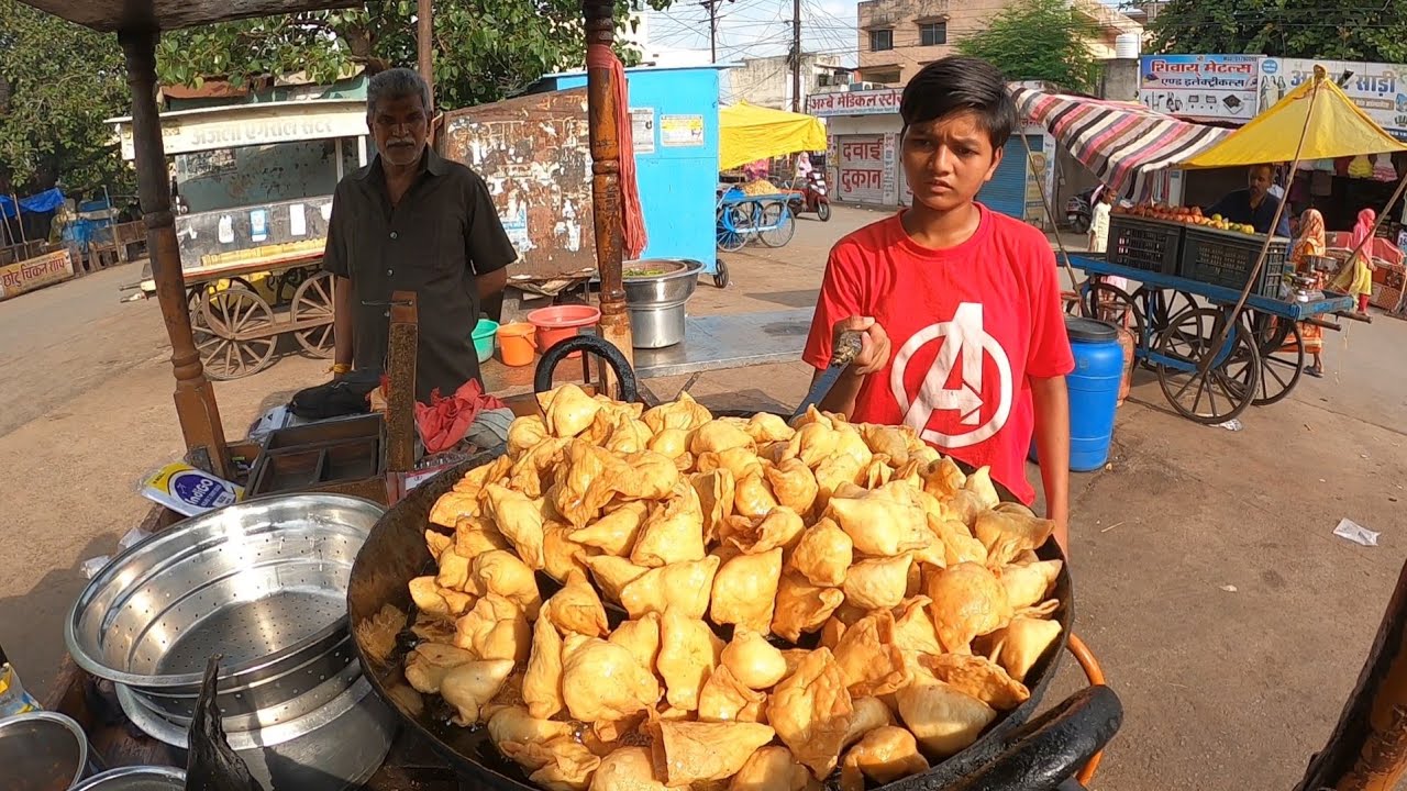 आज भी मिलते हैं 10 के 4 समोसे। Cheapest Samosa ₹2.5 Raipur street food Motivational video