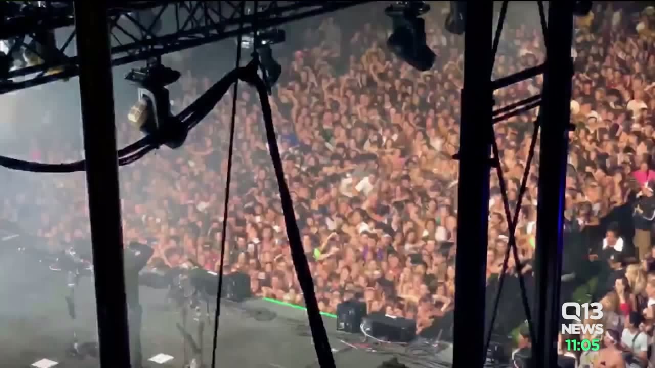 Barricade collapses at Bumbershoot festival in Seattle, 4 taken to hospital