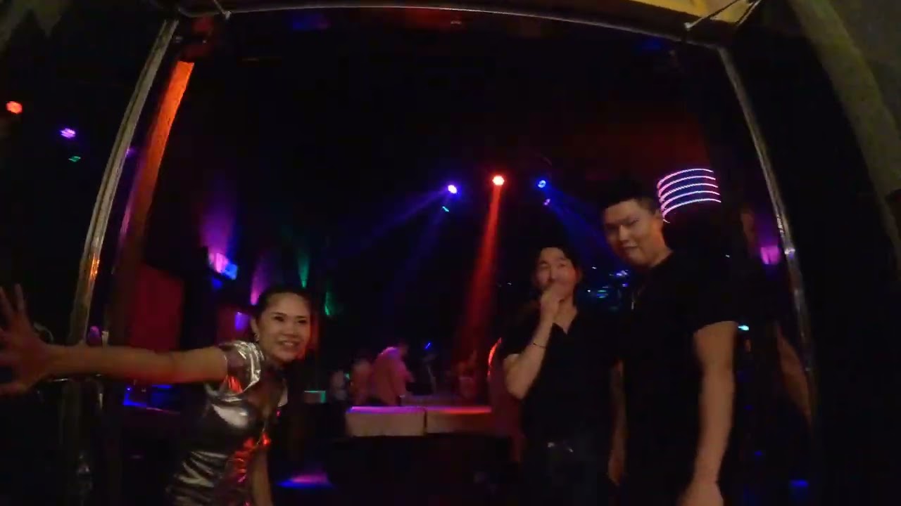 Hollywood night club Pattaya super packed on Saturday 8/5/2023 walking around好莱坞芭提雅夜店人山人海星期六美女如云嗨起来