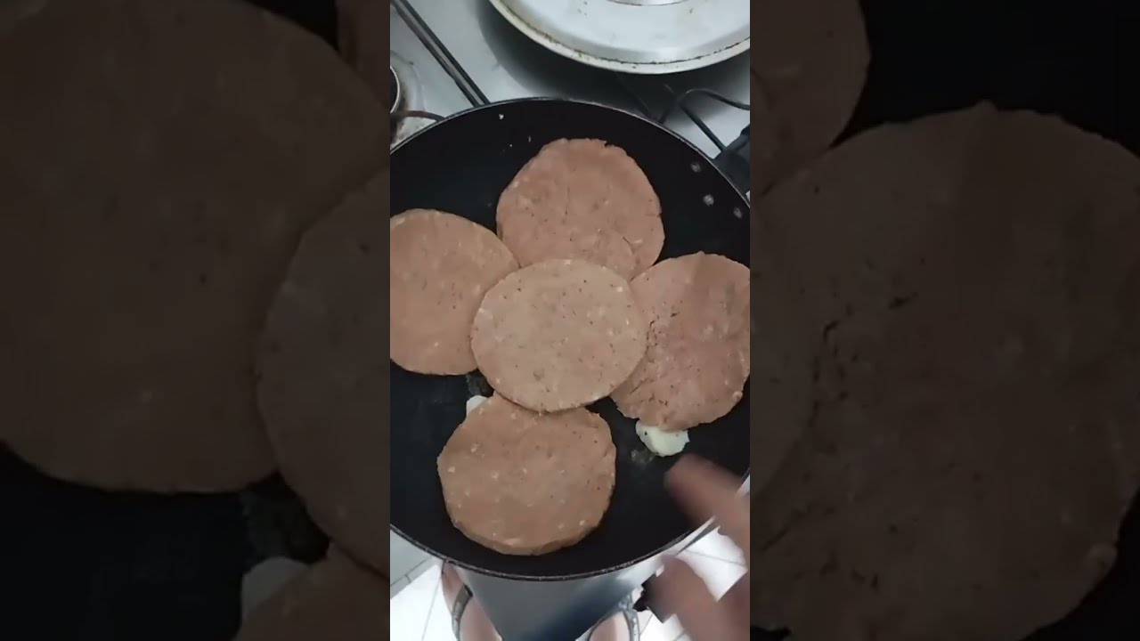 Fritando hambúrguer com a galera