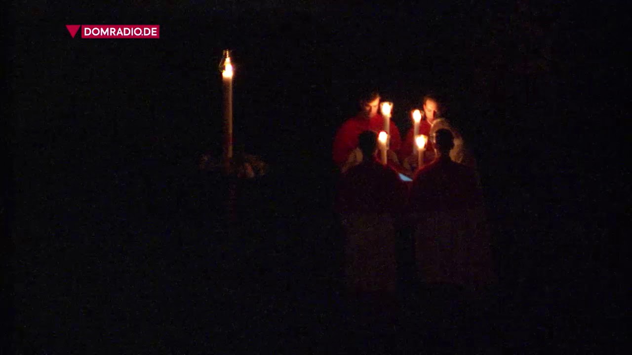 Feier der Osternacht im Kölner Dom