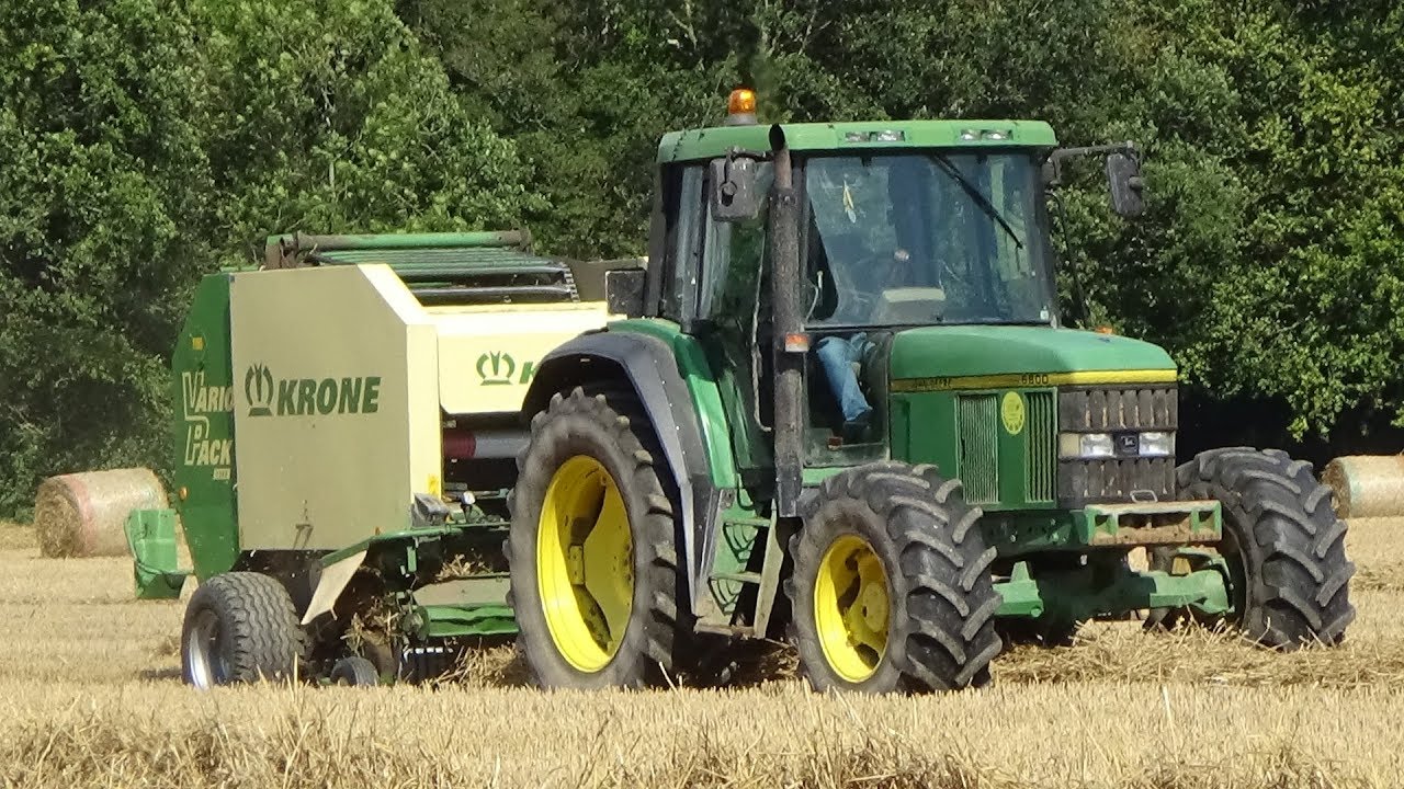 Harvest 2019 - Baling Straw with Classic John Deere & Krone