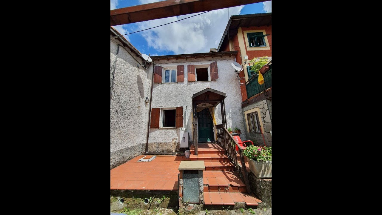 Casa in vendita nel verde, entroterra Ligure piccolo borgo