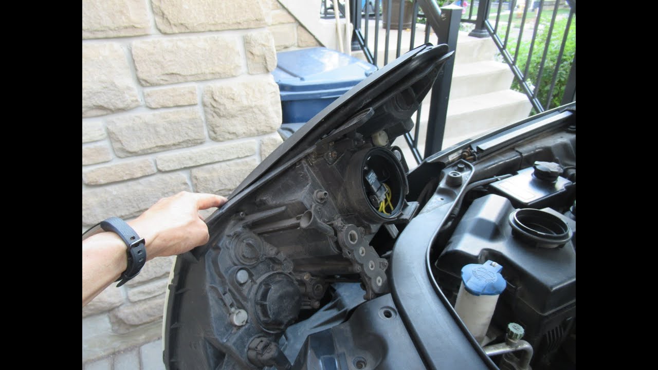 Hyundai Veracruz Headlight or Headlamp Bulb Replacement