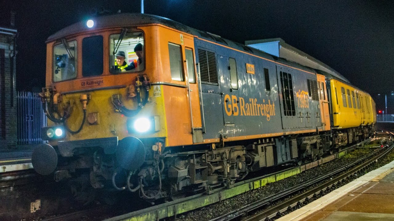 Big Electrical Arc with a bang! - Class 73/9 Swap to Diesel Power - 73964 Jeanette and 73963 Janice