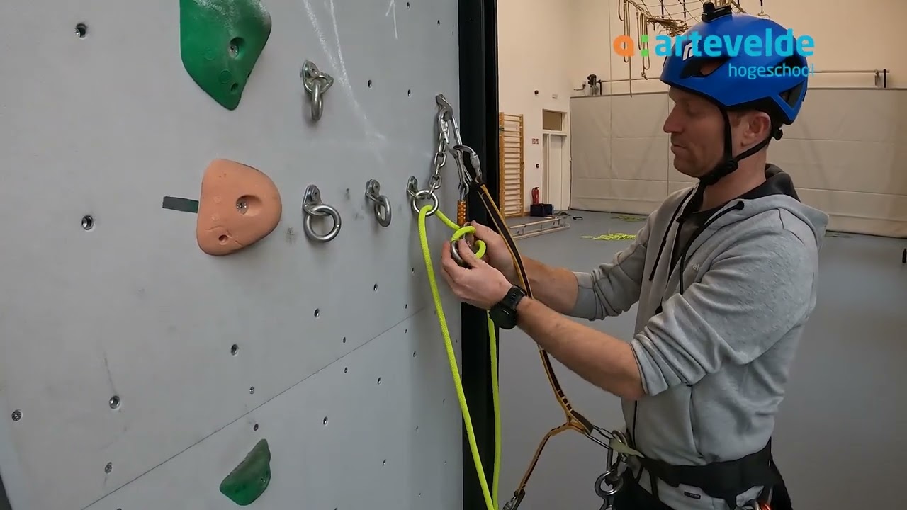 installatie debrayabel systeem op acht en zekering op halve mastworp