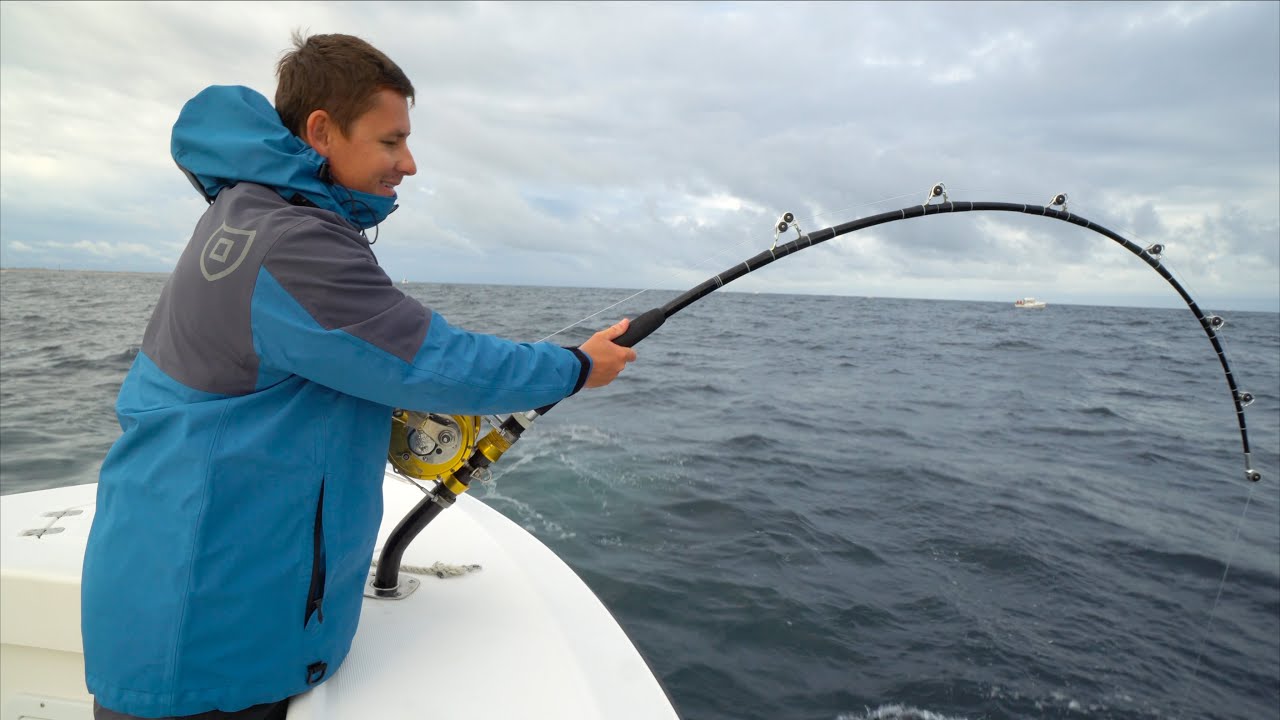 Fighting GIANT Bluefin Tuna! Catch n Cook- (Cape Cod Commercial Tuna Fishing)