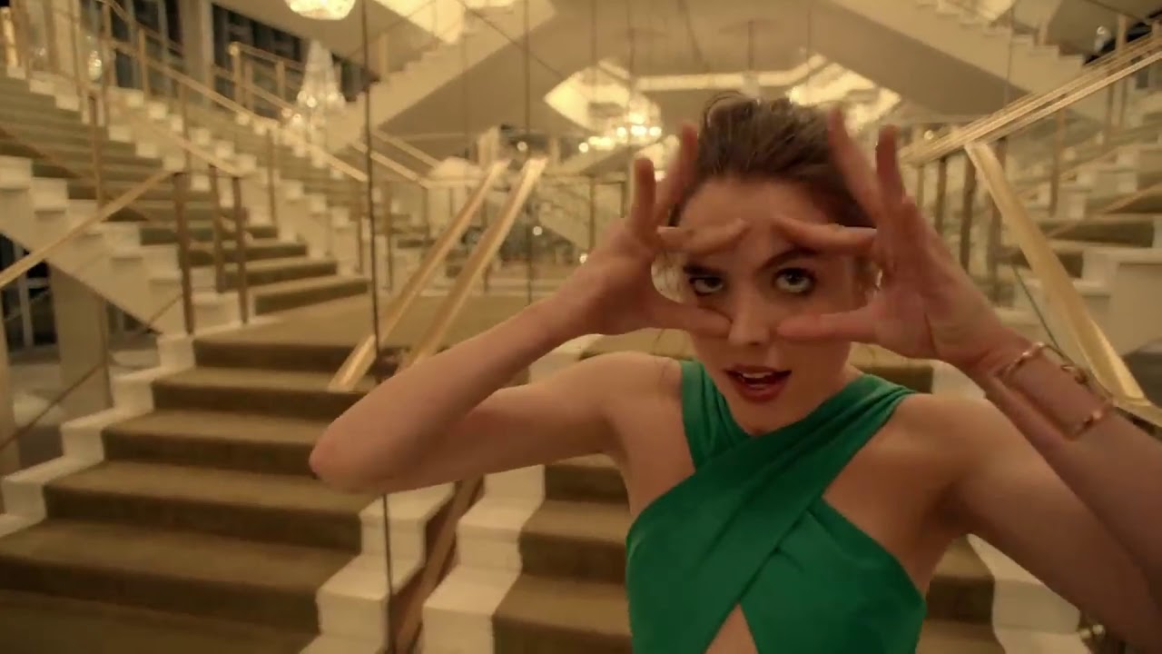 Kenzo World Mirror Shot Breakdown