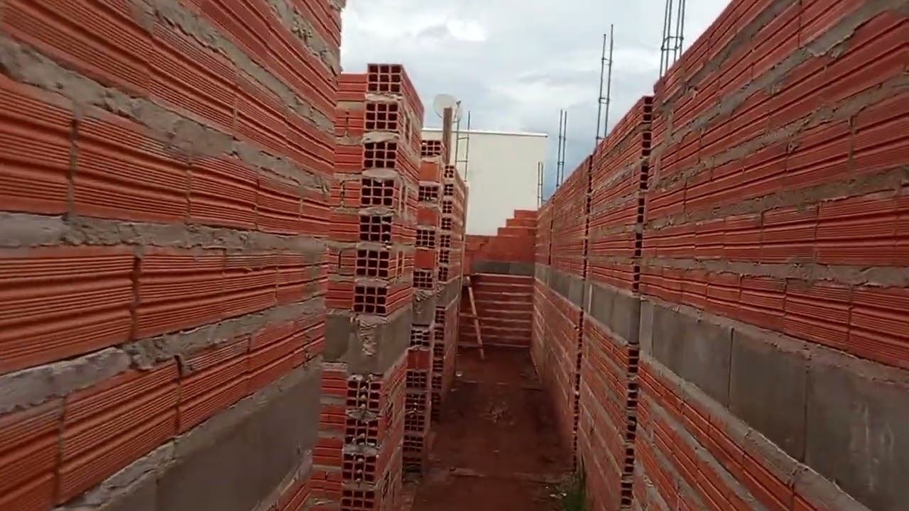 Domingão trabalhando, porque homem parado não presta ....