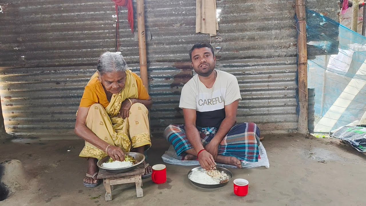 অনেকদিন পর মায়ের সাথে খেতে বসলাম 