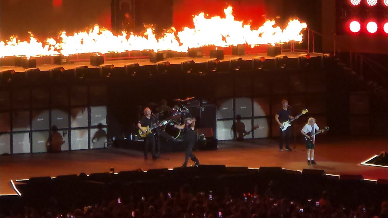 AC/DC - “Highway to Hell” Live in Tampa 2025