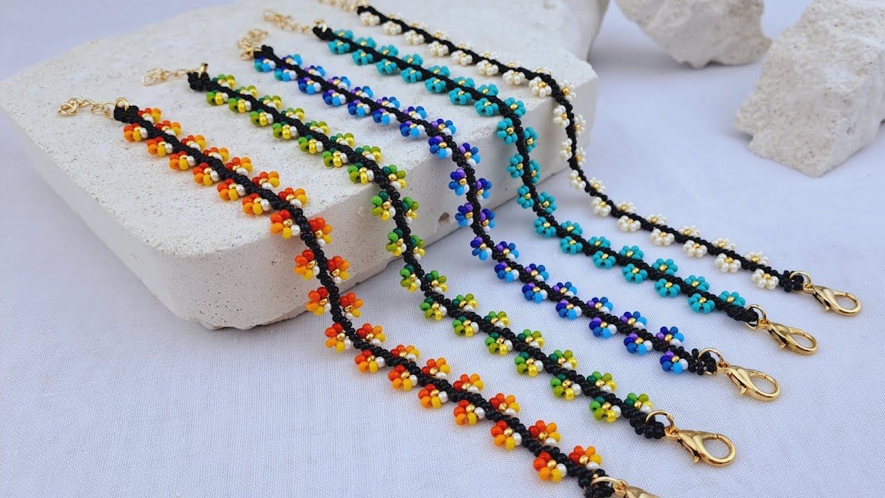 Çok kolay renkli yaz bilekliği. Very easy to make colorful summer bracelets #beading #tutorial