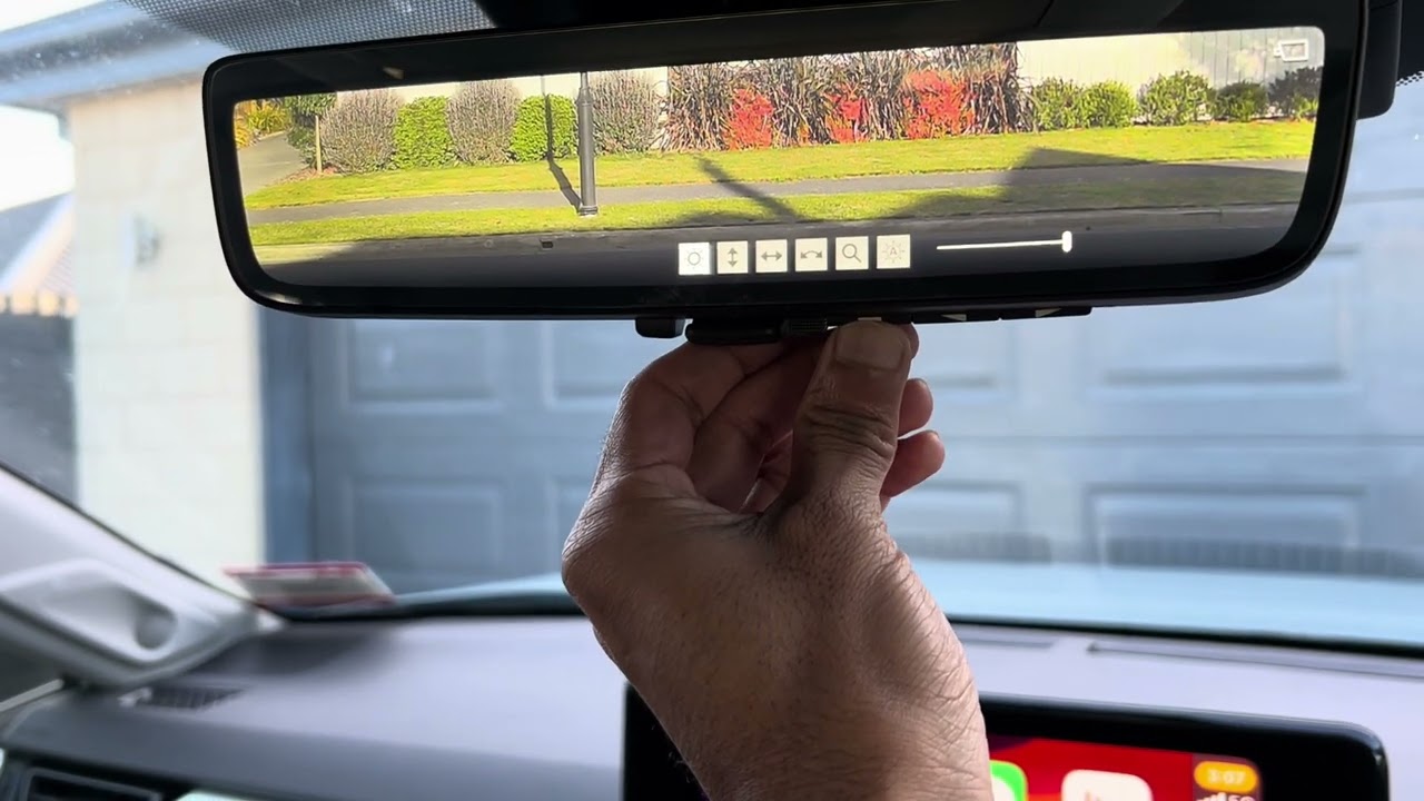 Toyota RAV4 - Digital rear view mirror
