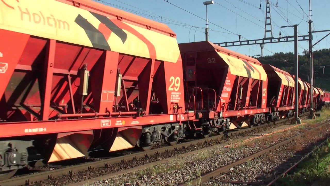 Re 6/6 Abfahrt mit Kieszug