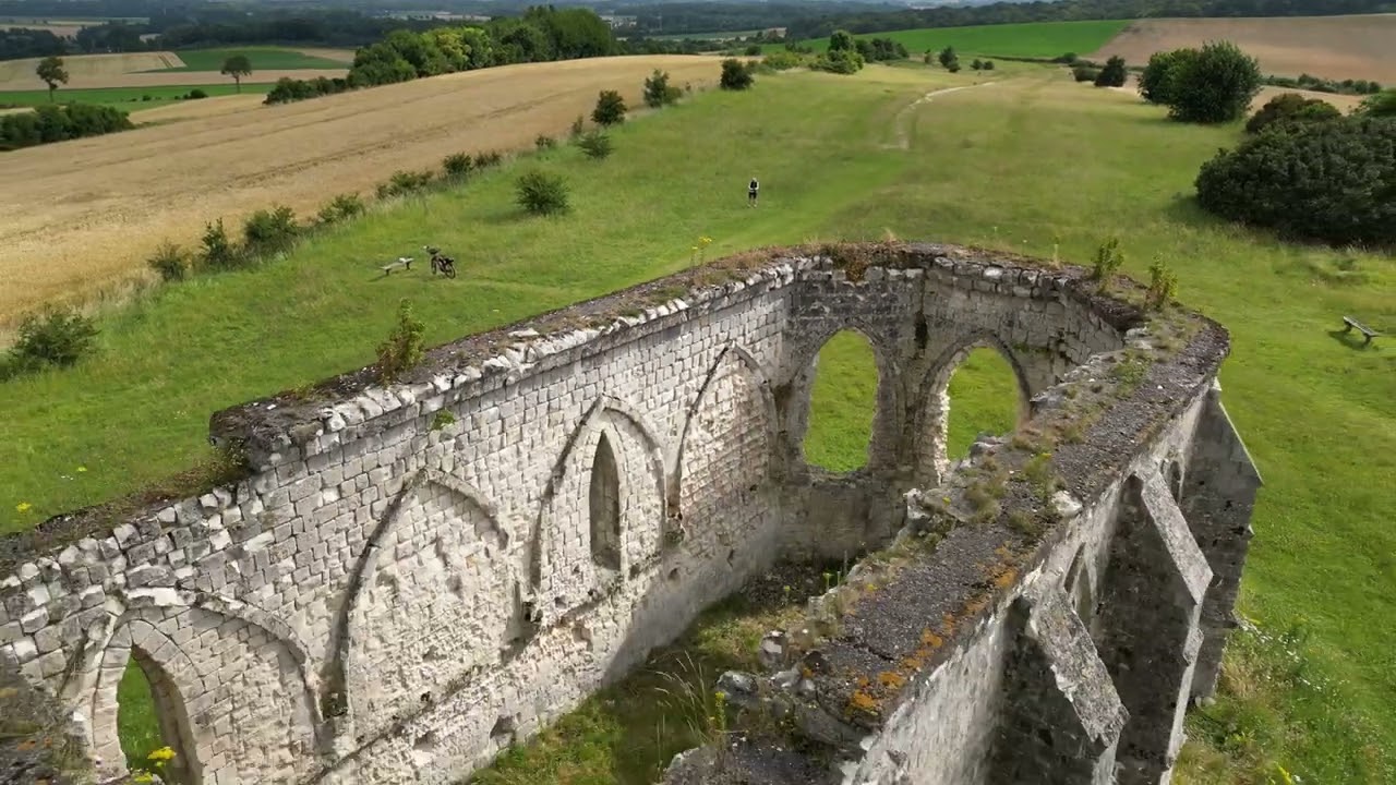 Le moulin de Louches et la chapelle Guémy (vélo + drone)