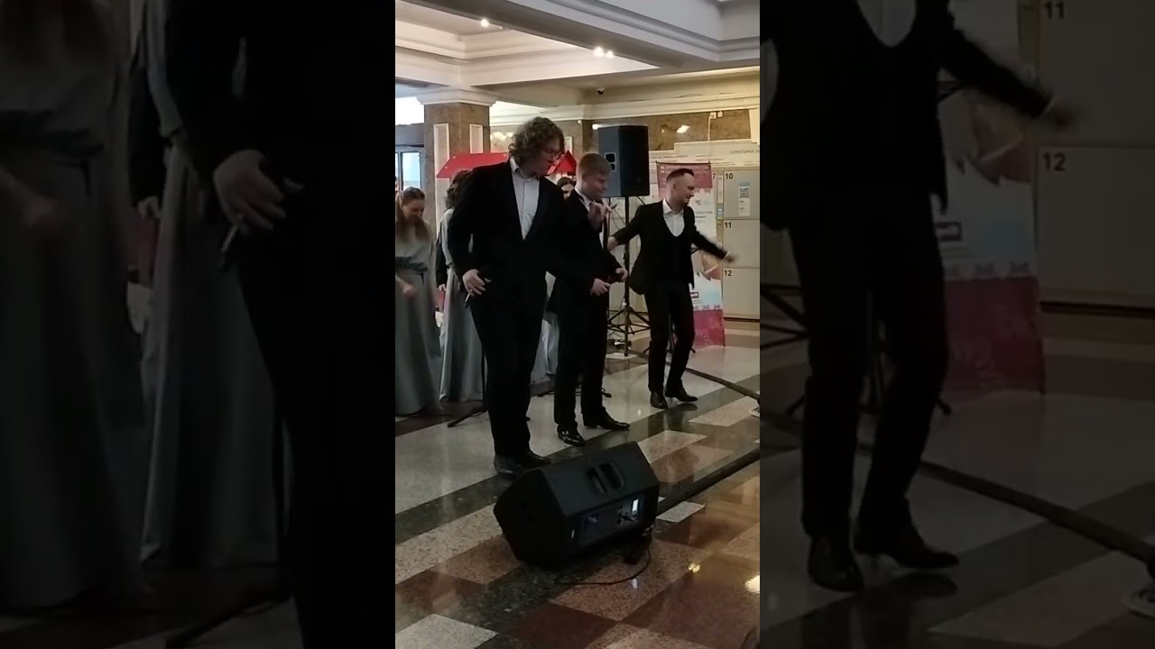 Исполнили эту песню прямо на вокзале в Красноярске