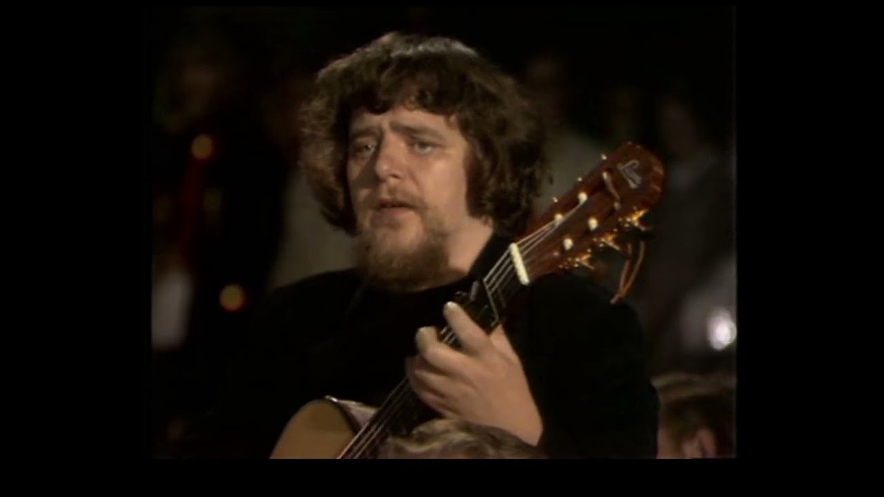 Fred Åkerström uppträder 1971