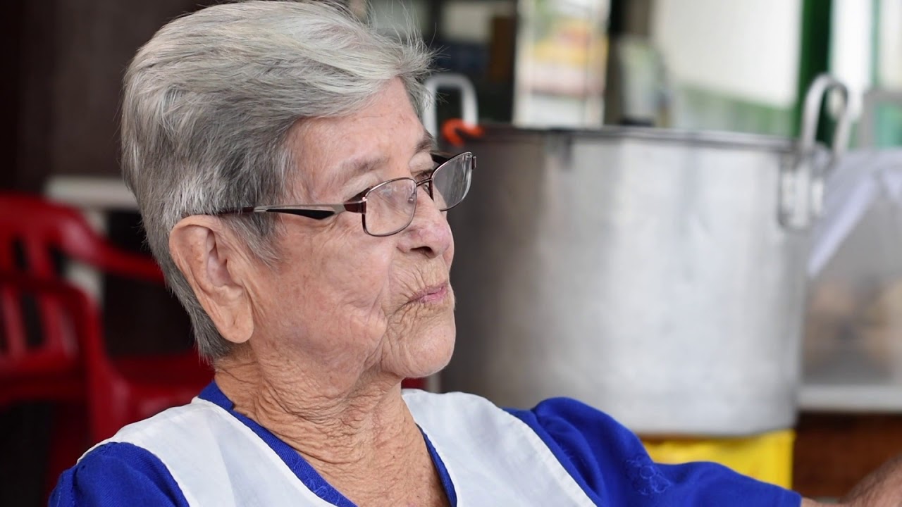 Jacinta Aguirre prepara chicha tradicional - Somos Región Cap 40