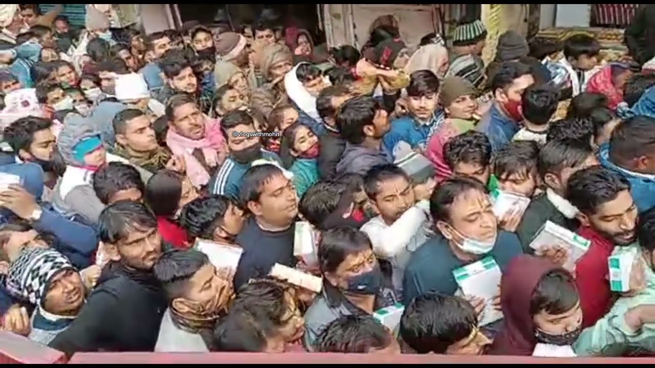 Live Banke Bihari Huge Croud To Darshan | Happy NEW Year 2022 Special | VlogsWithMohit🔥 #BankeBihari