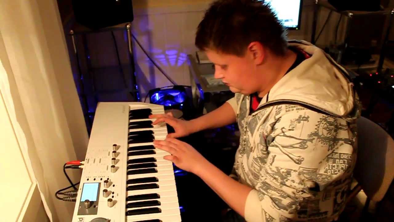 Orjan Nilsen, the human arpeggio, plays Armin van Buuren - Communication