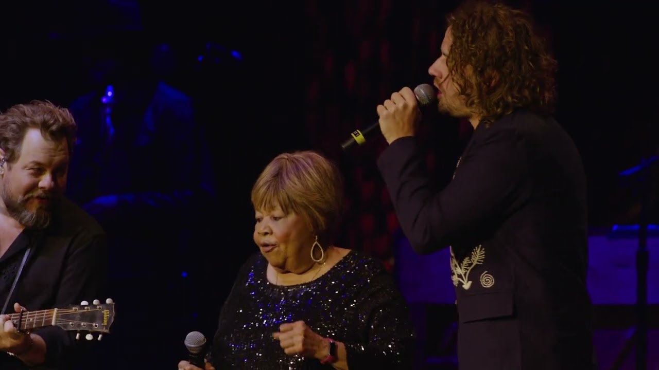 Mavis Staples - Beautiful Strangers (Live) [ft. Kevin Morby & Nathaniel Rateliff & the Night Sweats]
