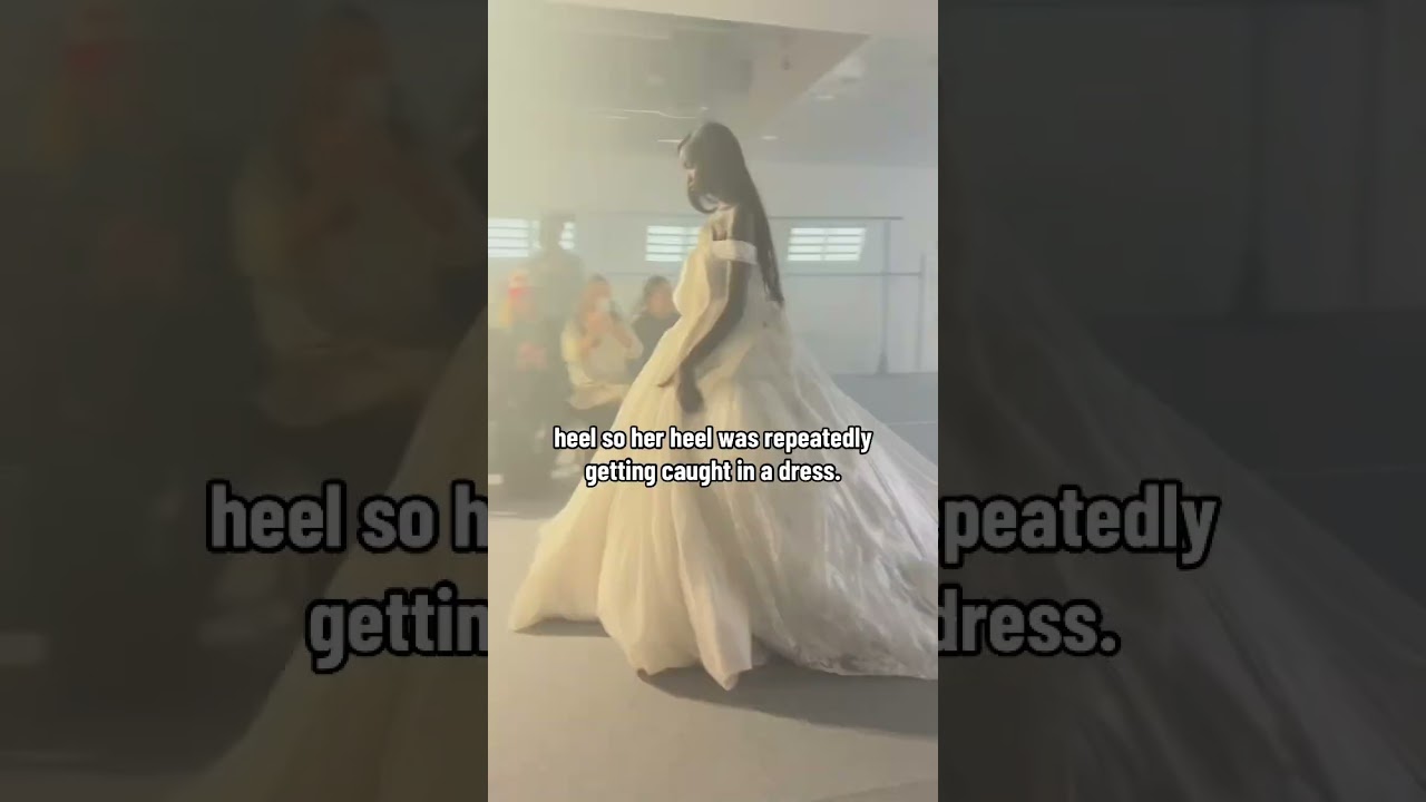 Королева @anokyai 🙌🏼История сбежавшей невесты Vetements! #anokyai #vetements #pfw