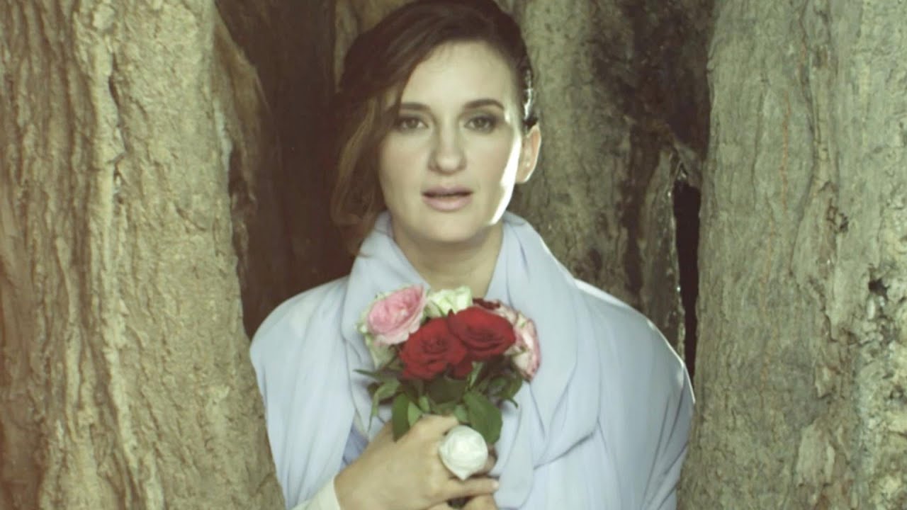 Anjelika Akbar-Güldür Gül