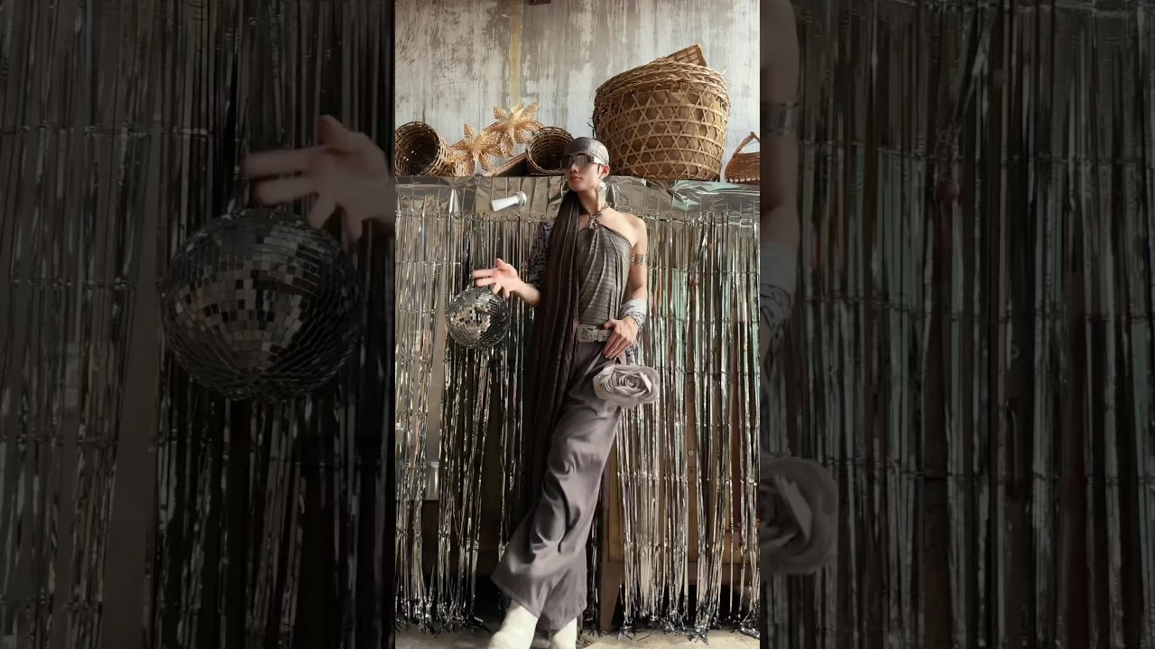 Mặc đồ Ba đi Bar nhảy ChaChaCha =))) 😆