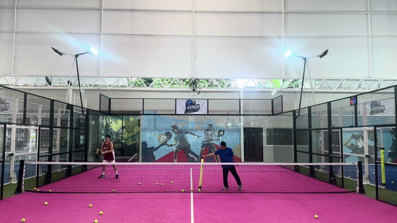 How to play a Volly in padel