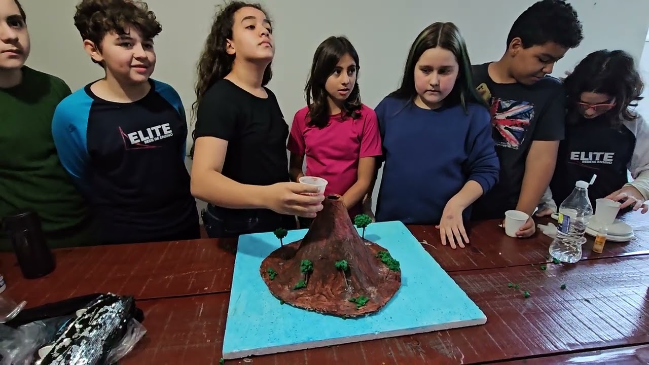 VULCÃO EM ERUPÇÃO - alunos ELITE 6° ano - 2025