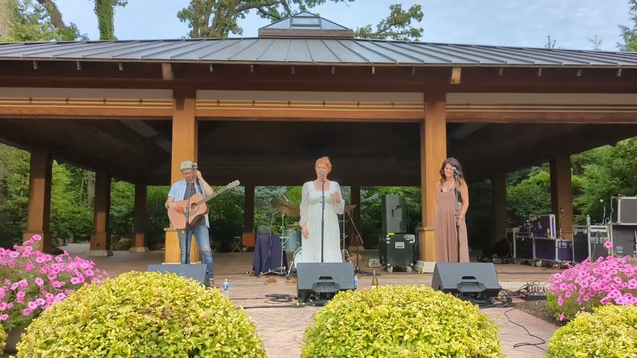 Leigh Nash & Kelly Steward, Don't Dream it's Over, Tuesday Evening in the Gardens, Rockford, IL