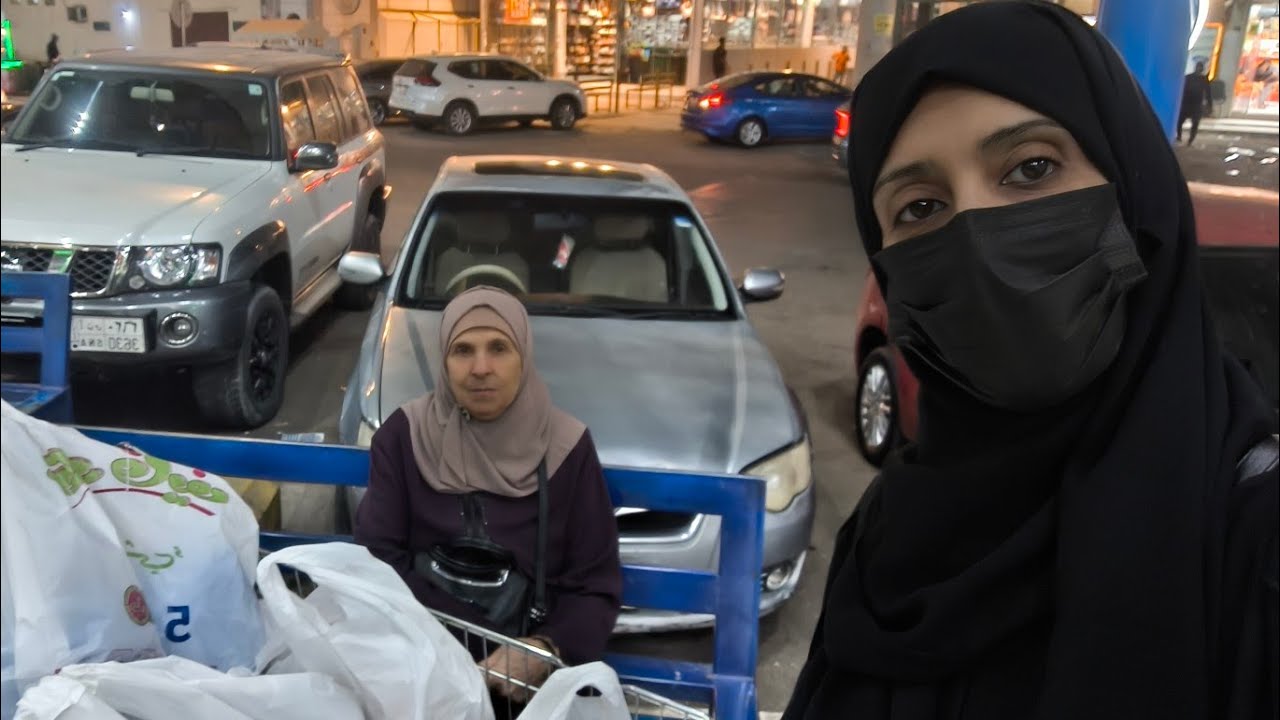 مشتريات أمي من العمرة 📿 حضرنا الشنط قبل ما نروح مكة نديروا عمرة رمضان🌙 مشترياتنا للدار🛒 