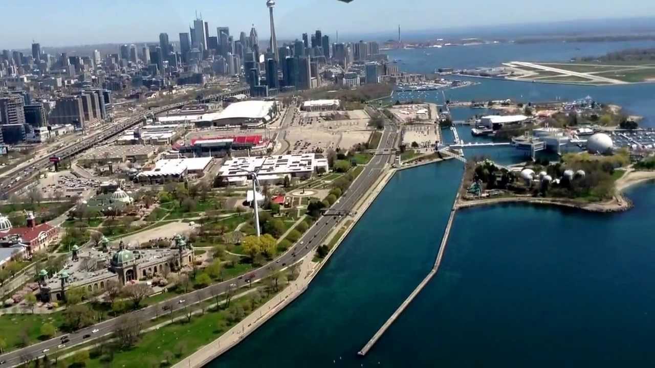 Approach and landing at Toronto City Centre Aiport May 4, 2013. Cessna 172R C-GSFT.