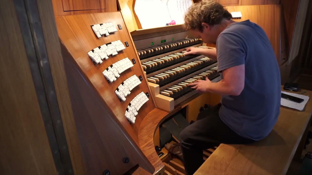 YOU'LL NEVER WALK ALONE (WEDDING VERSION) on CHURCH ORGAN