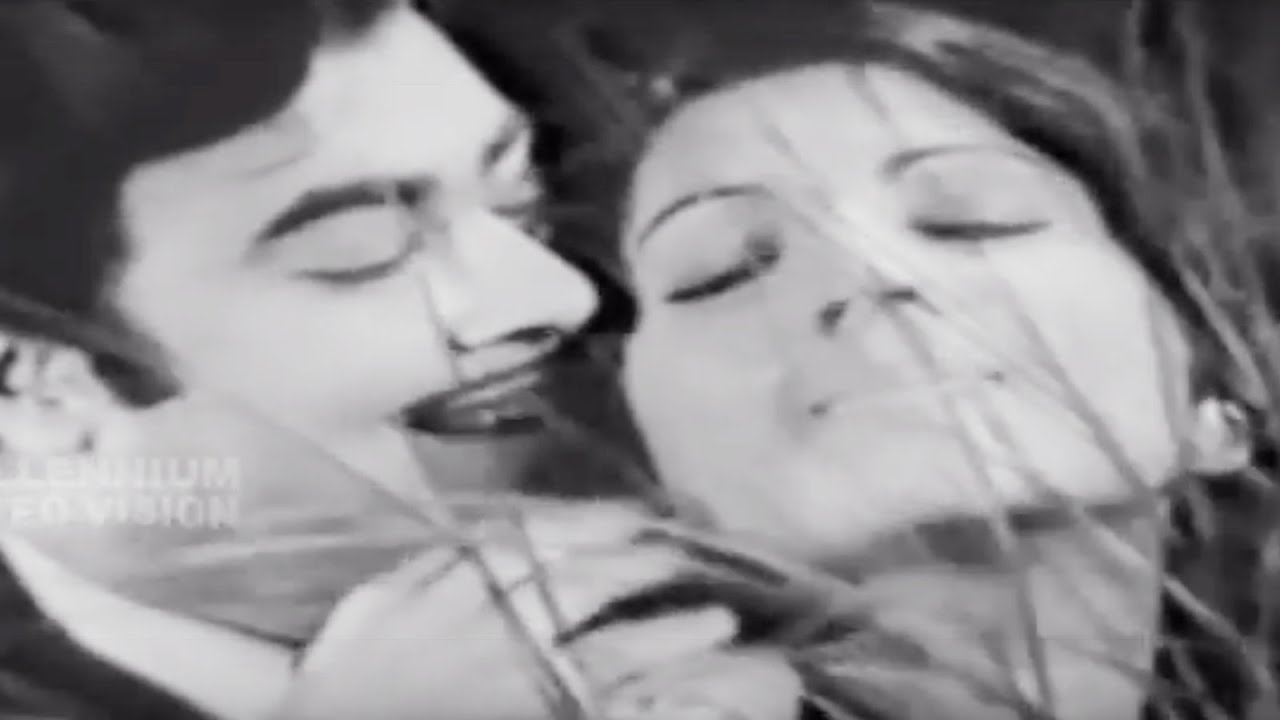 Malayalam Evergreen Romantic Film Song | Oru Malaril Oru Thaliril  | Anubhavam | K. J. Yesudas
