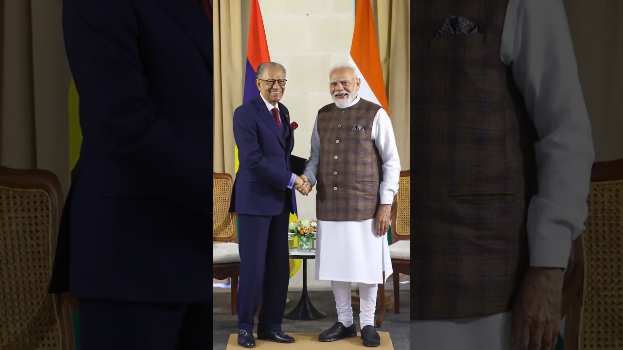 PM Modi meets Mauritius PM Dr. Navinchandra Ramgoolam in #seychelles | #shorts