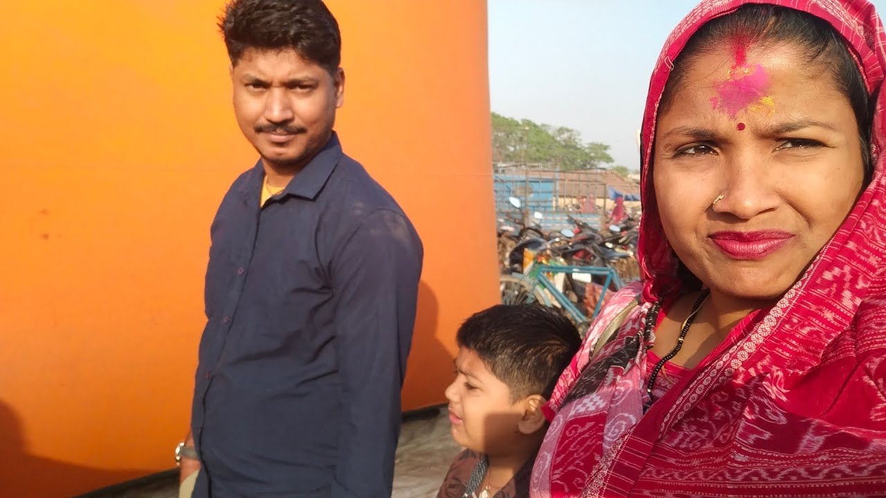 Sasmita Nayak is live! Happy Holi all friends। ଆସରେ ଆଜି କିଏ କେତେ ରଙ୍ଗ ଖେଳିଲ