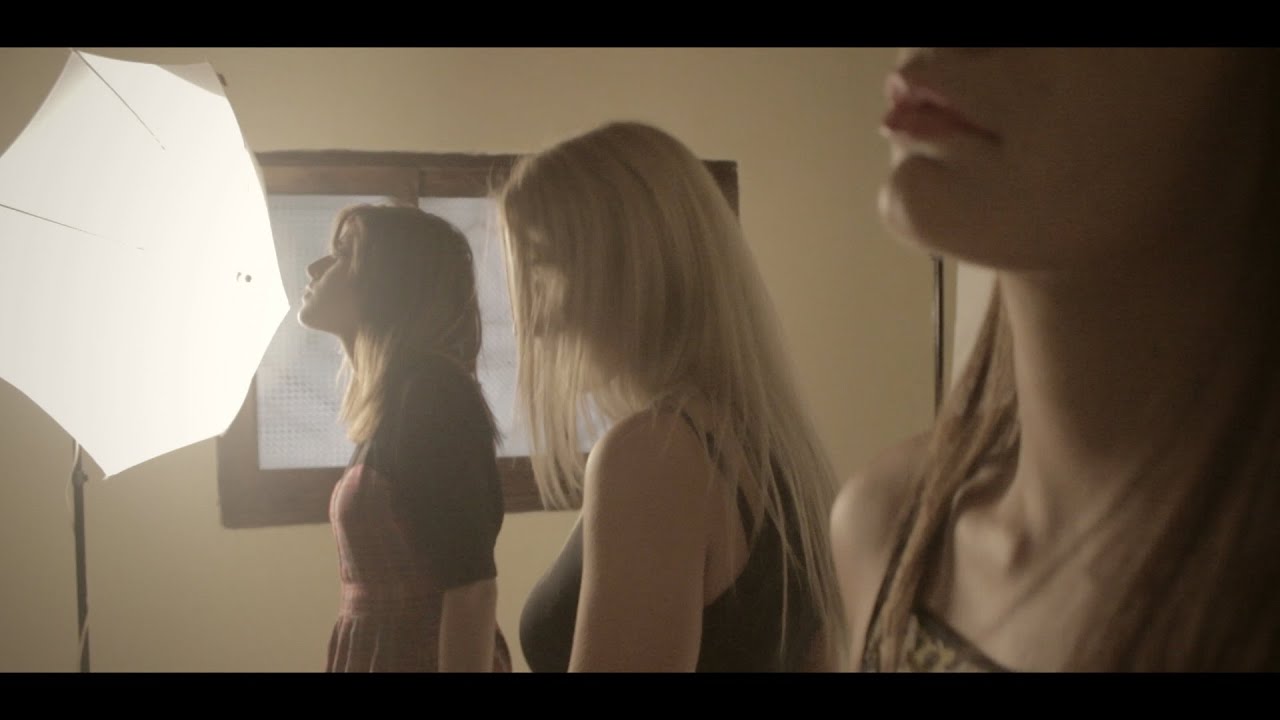 Trance and Art - Girls dancing under hypnosis (bailando hipnotizadas)