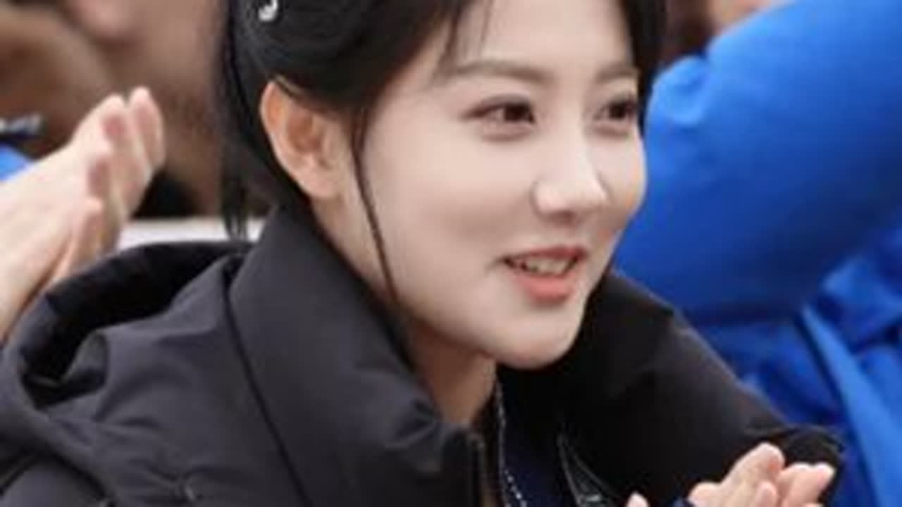 【李艺彤】《画江湖之灵主》开机  第二部分 介绍环节|开机仪式发红包|大合影#李艺彤 #李艺彤画江湖之灵主 #画江湖之灵主